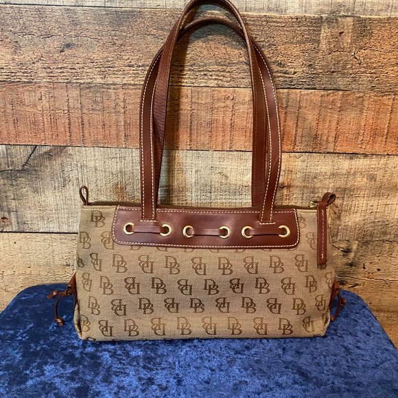 Vintage Dooney & Bourke Tan Signature Jacquard Small Hobo Bag - Picture 3 of 14